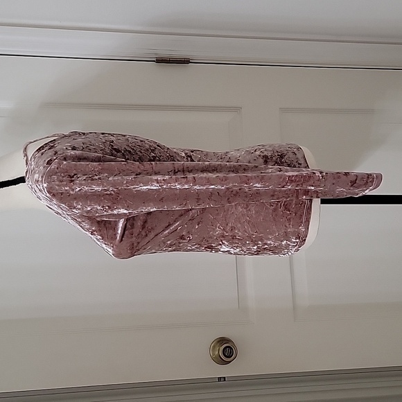 Dresscode LA, Size Unknown Dusty Rose Crushed Velvet Long Sleeve Top - Picture 2 of 9